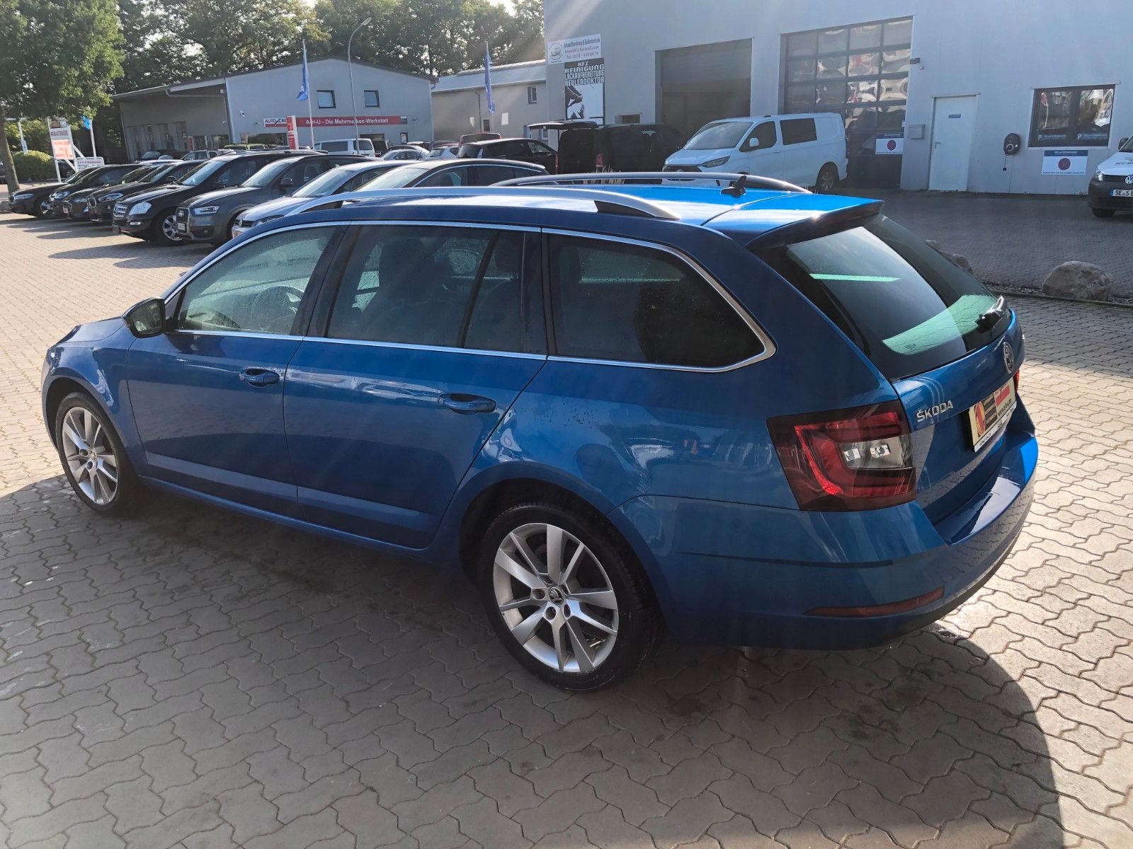 Fahrzeugabbildung SKODA Octavia Combi Premium Edition