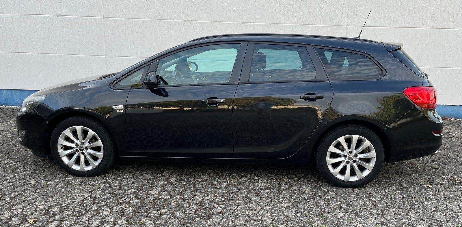 Opel Astra 2012 — photo 5