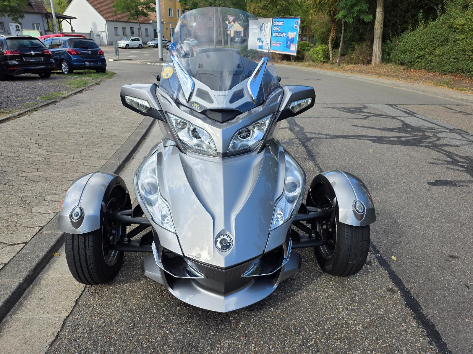 Can-Am Spyder 2012 — interior