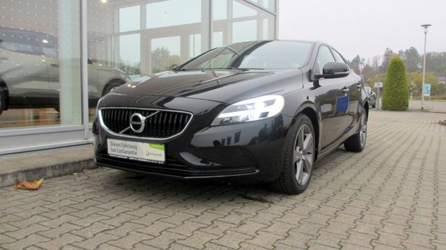 Volvo V40 D2 Momentum +LED+ECC+SHZ+KAM+PDC V/H+17"+GA