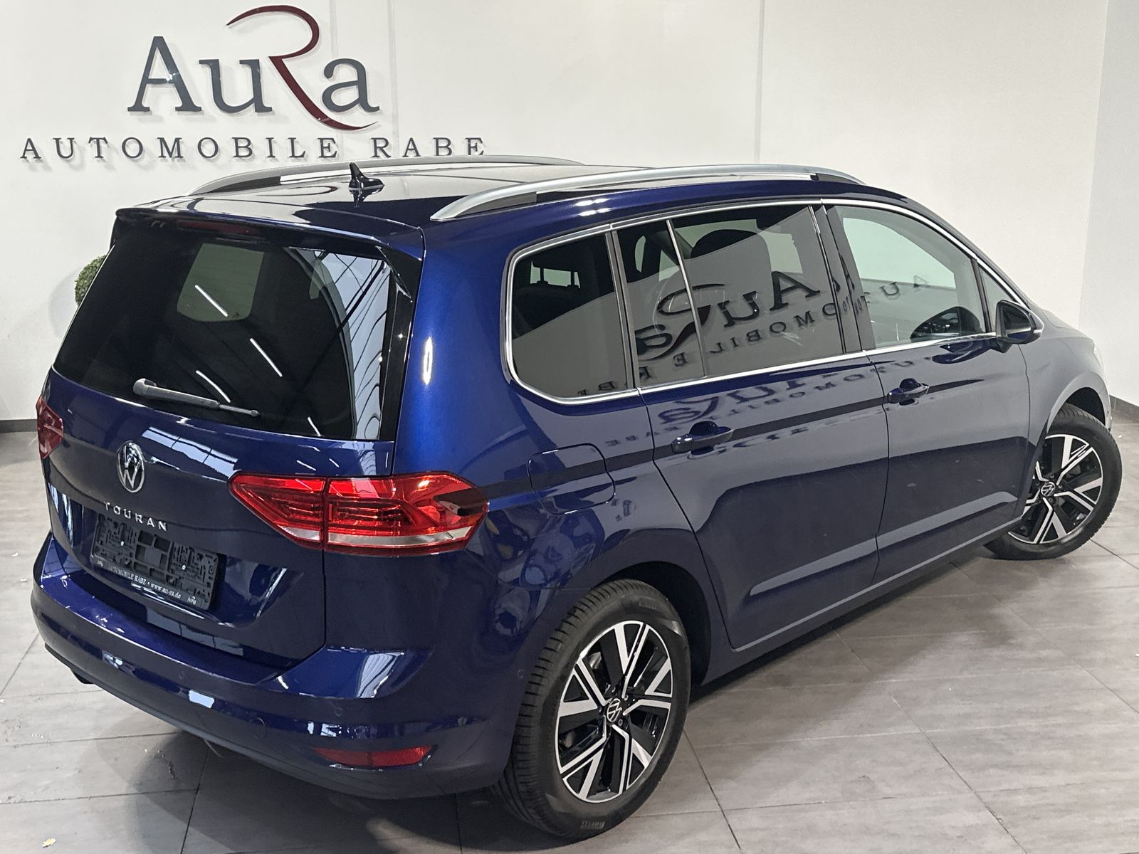 Fahrzeugabbildung Volkswagen Touran 1.5 TSI DSG HL 7-Sitzer NAV+LED+KAM+PANO