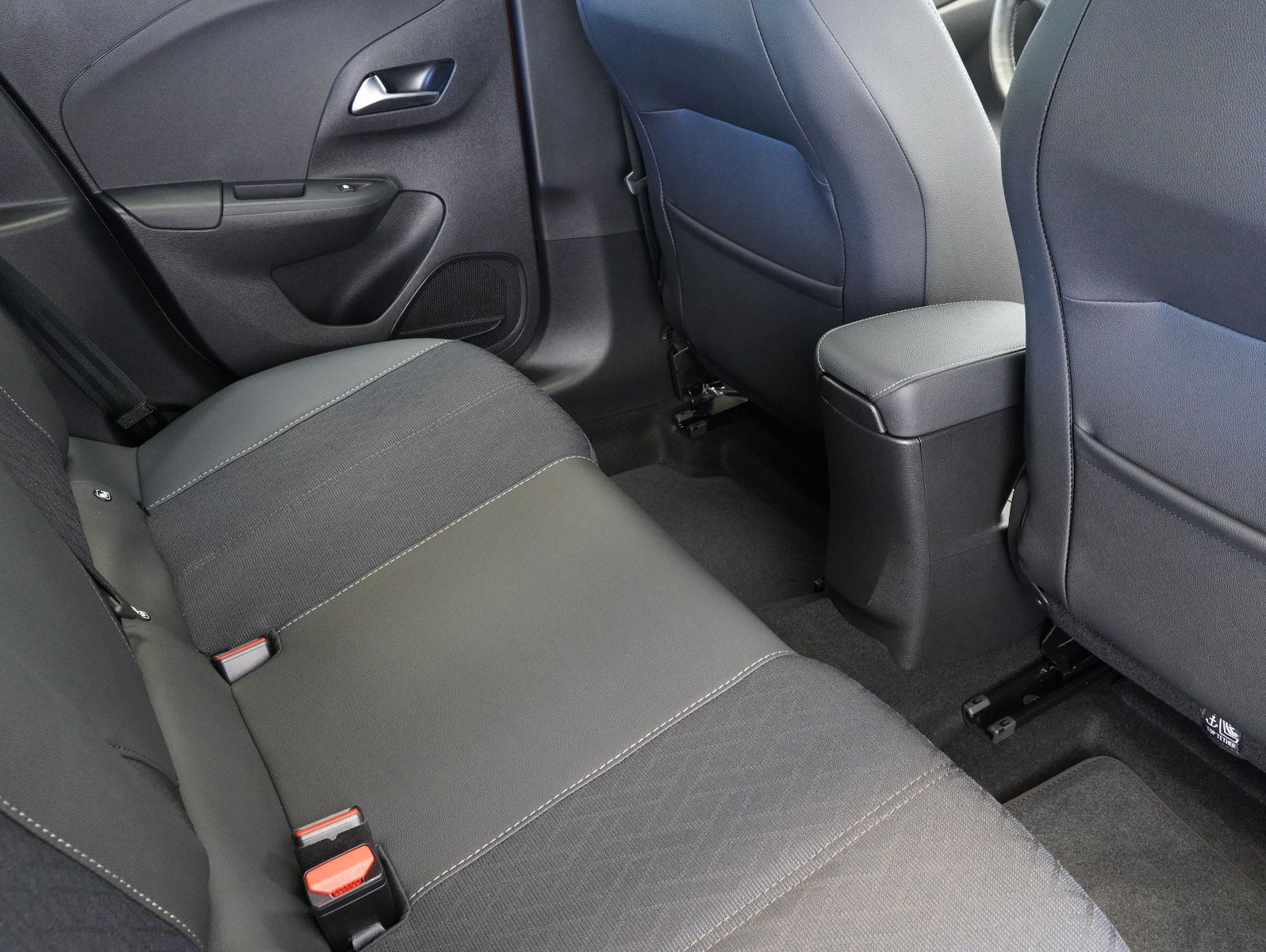 Fahrzeugabbildung Opel Corsa F e Elegance LED/CARPLAY/DAB/11KW/SOH