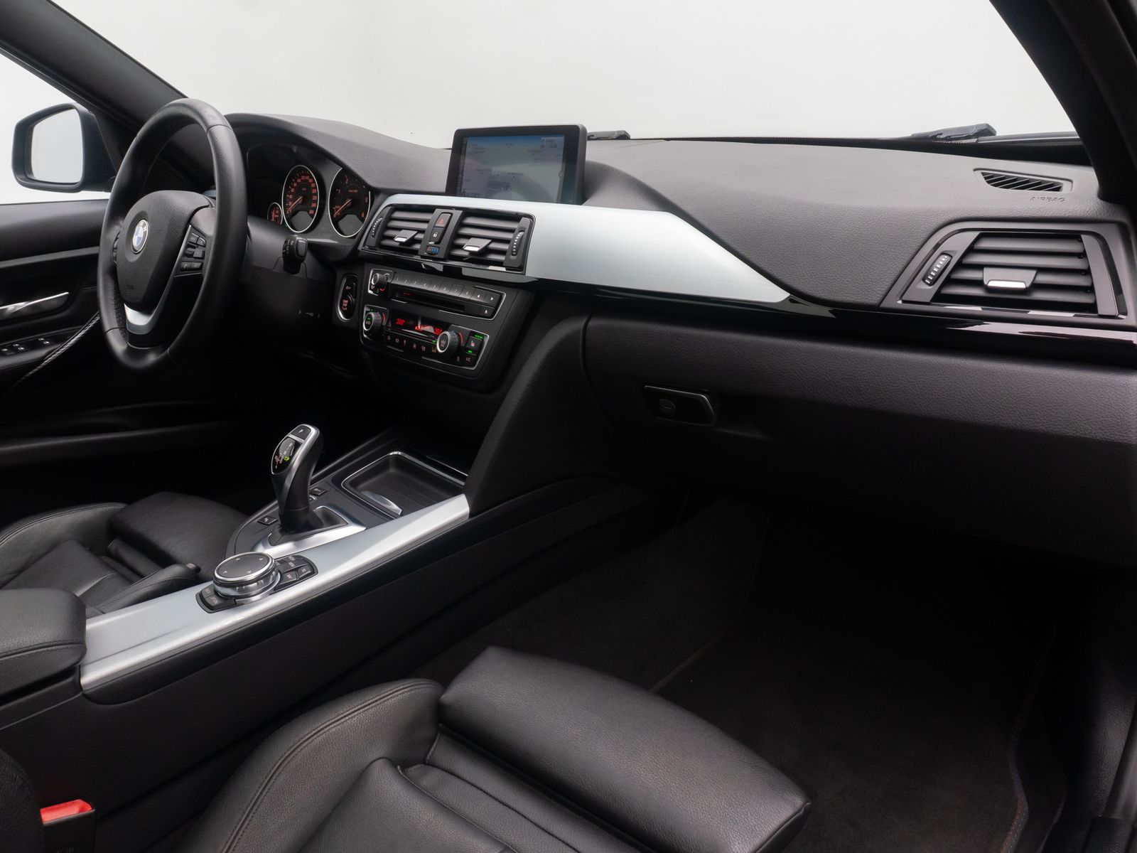 Fahrzeugabbildung BMW 325d Sport Line HUD HiFi Xenon Panorama Alarm