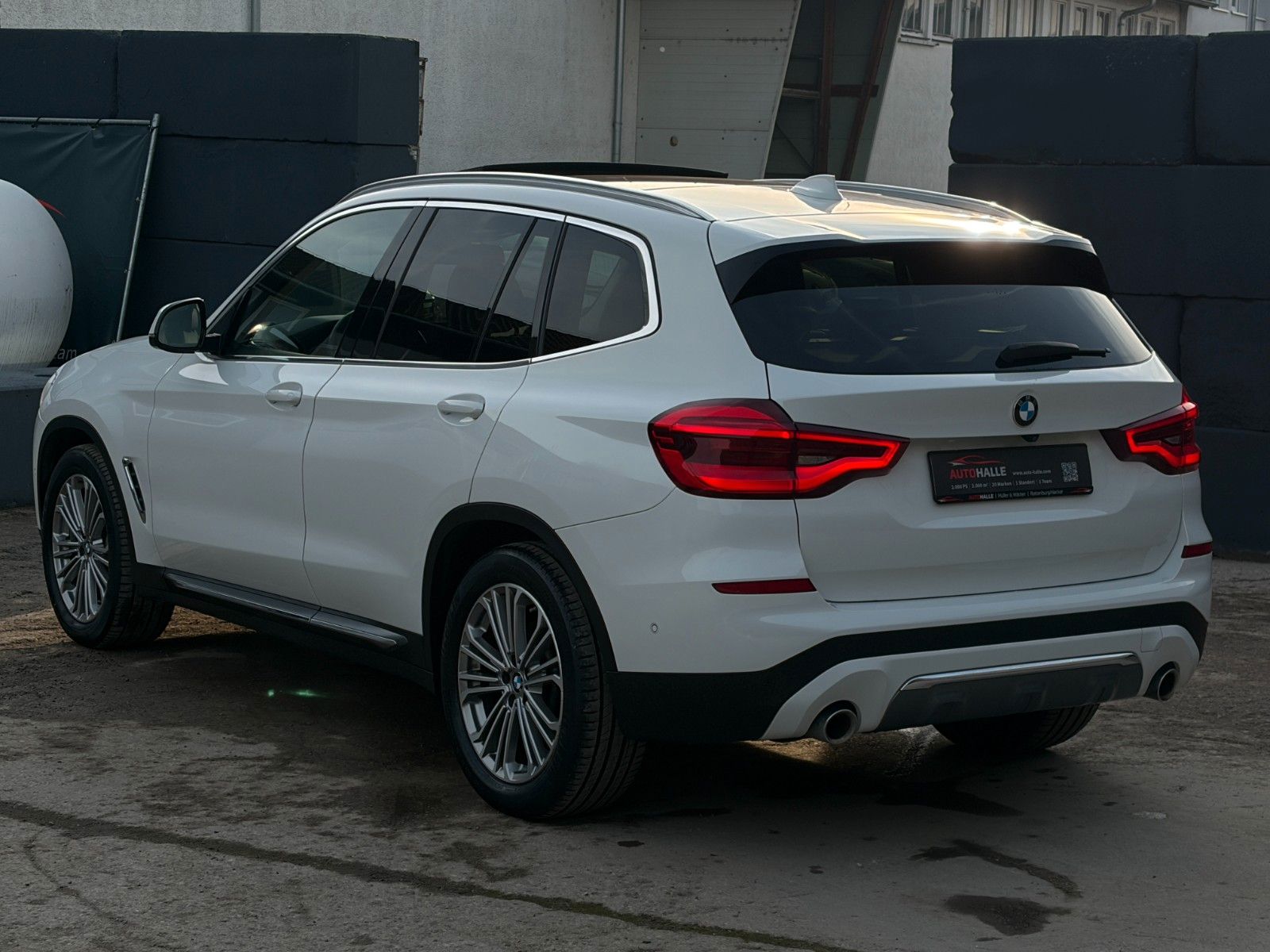 Fahrzeugabbildung BMW X3 xDrive 30i Luxury Line Pano Akustik Komf. HuD
