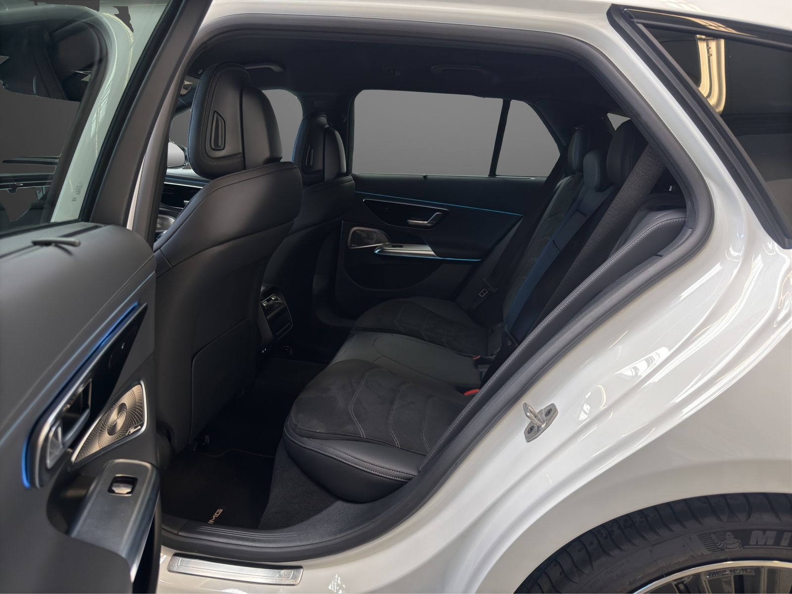 Mercedes-Benz E 300 T de 4M AMG*Superscreen*AHK*Burmester*20"* foto 8
