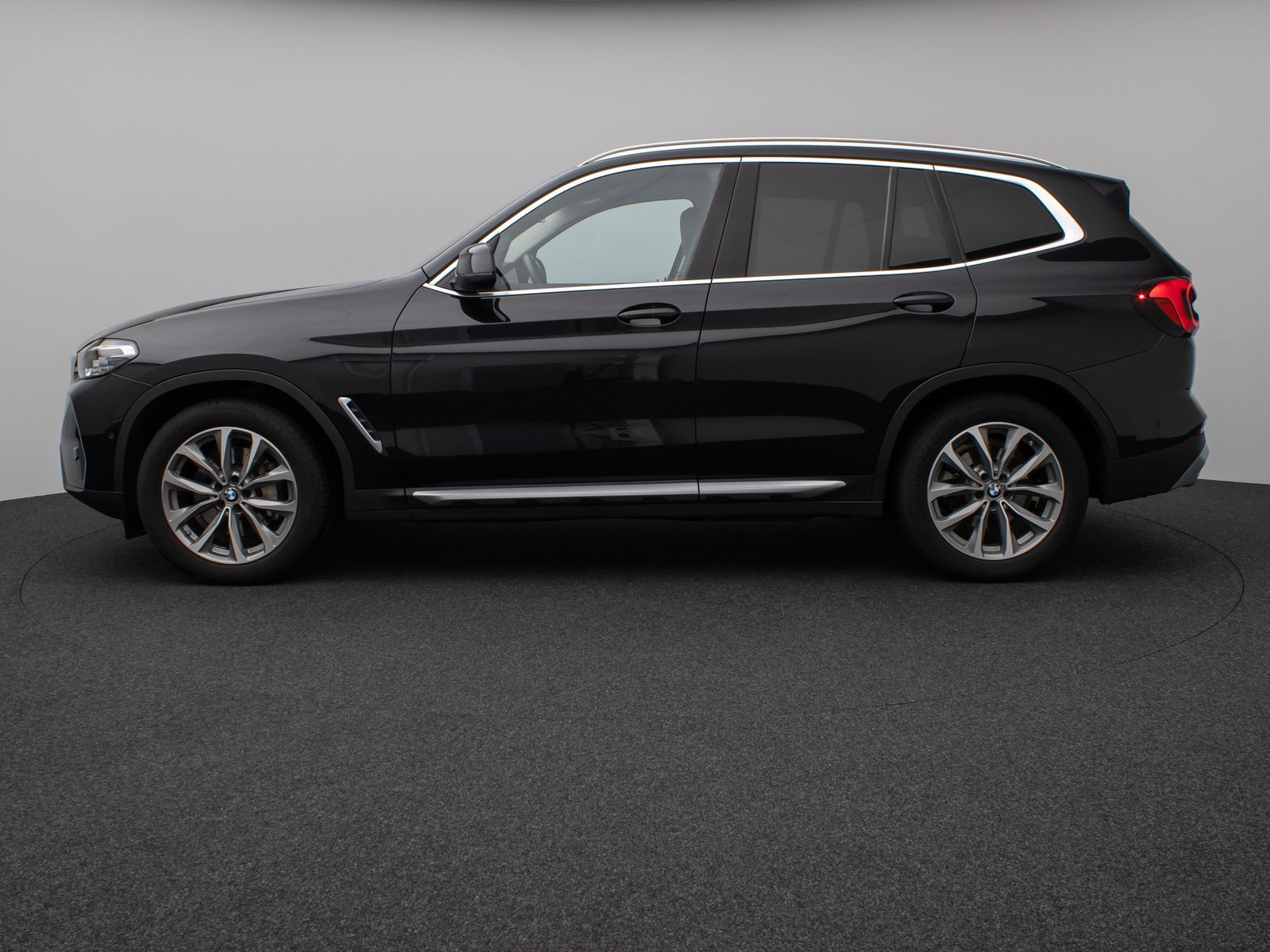 Fahrzeugabbildung BMW X3 xD30i Kamera DAB HiFi WLAN Leder Sport 19Zoll
