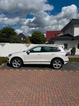 Volkswagen Touareg 3.0 V6 TDI *Executive*R-Line*SdHzg*AHK - gebrauchte VW Touareg aus dem Jahr 2017
