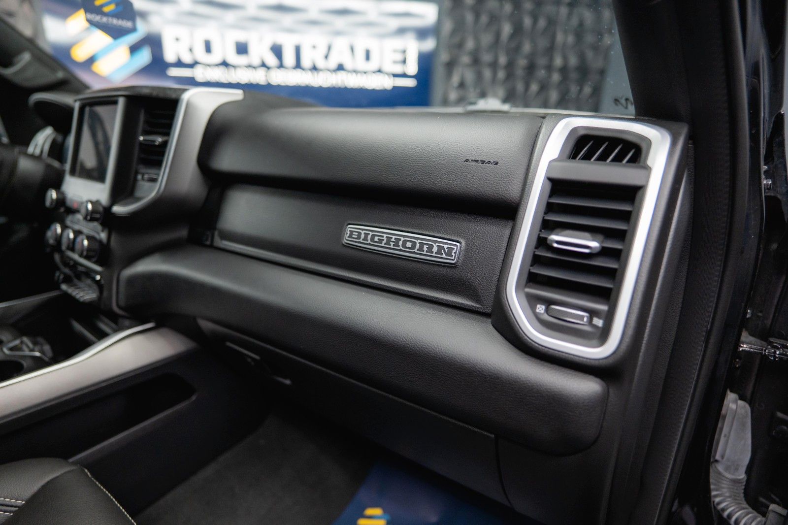 Fahrzeugabbildung Dodge RAM 5.7 V8 HEMI 4x4 LIMITED NightOffroad LONGBED