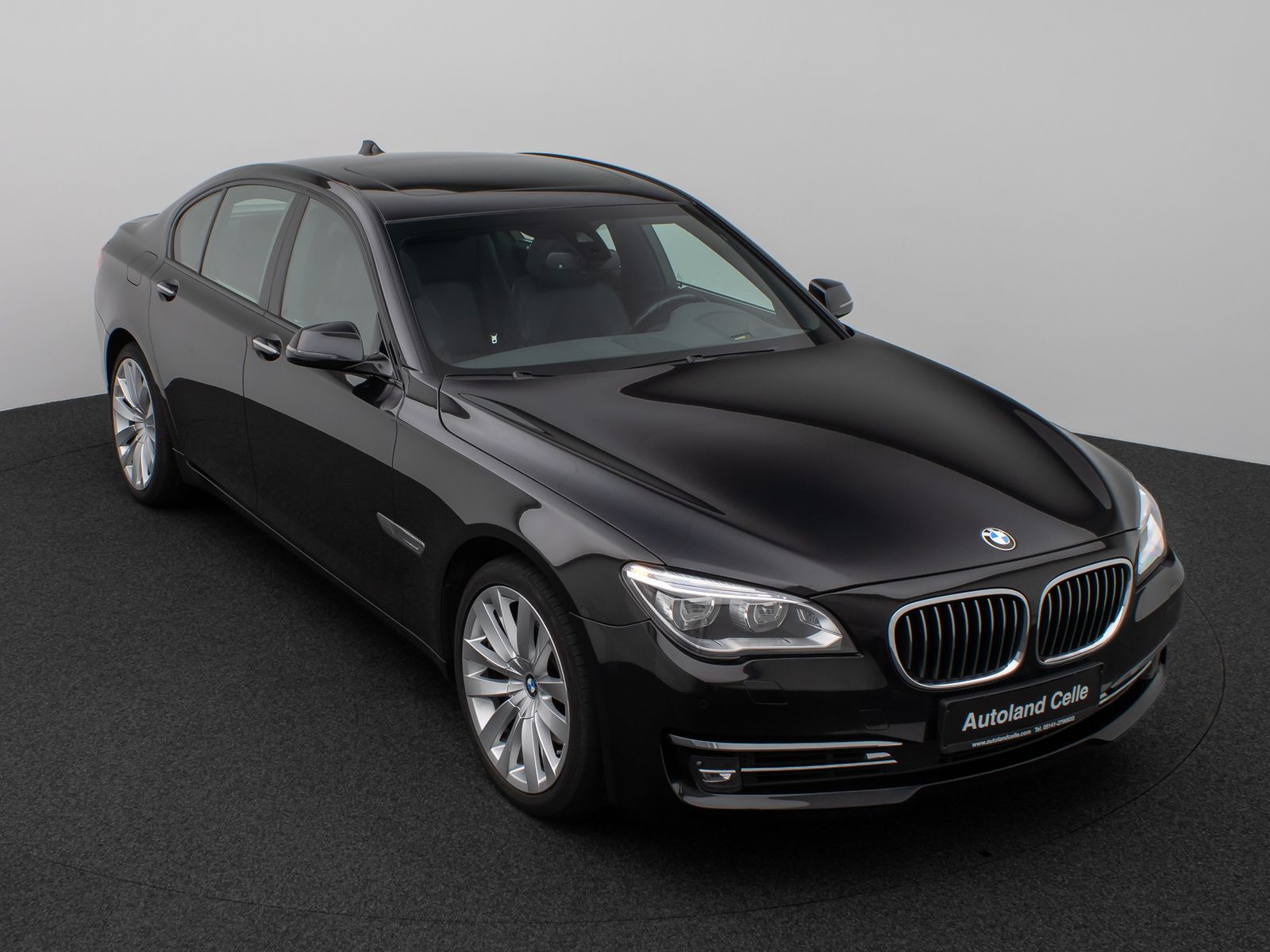 Fahrzeugabbildung BMW 740d xD Glasdach Kamera HUD HiFi Lenkrhzg SoftCl