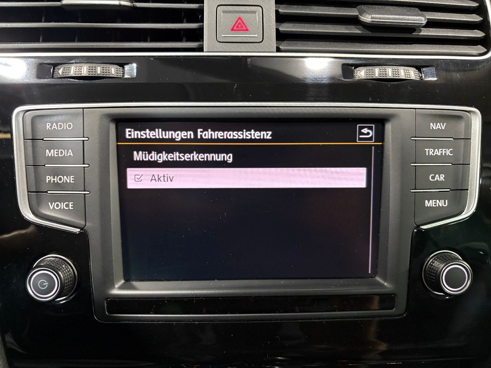 Fahrzeugabbildung Volkswagen Golf VII Lim. Allstar BMT/NAVI/PDC/SHZ/KLIMA/