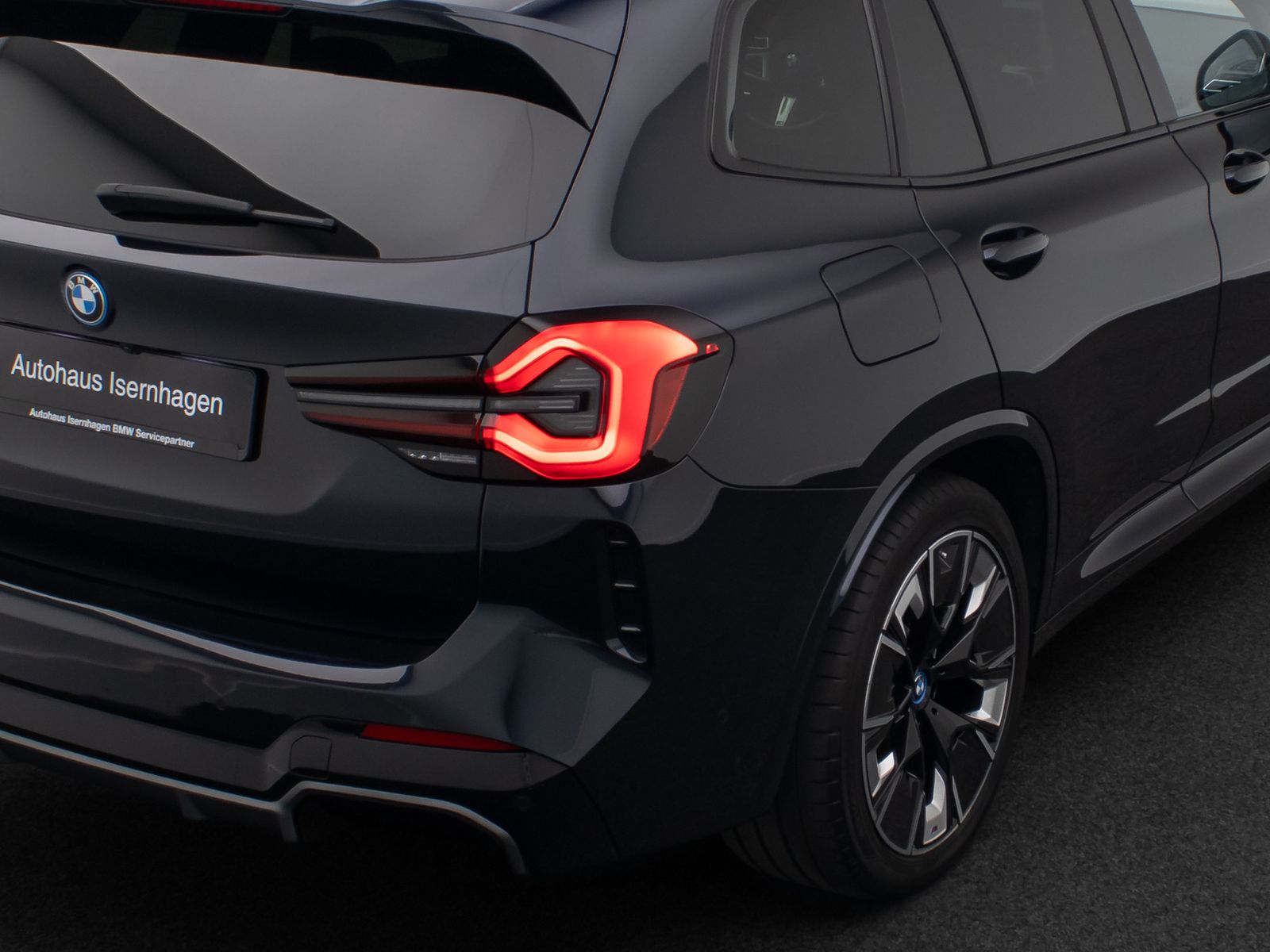 Fahrzeugabbildung BMW iX3 IMPRESSIVE H/K 360&deg;Panorma HUD DAB Sport 20"