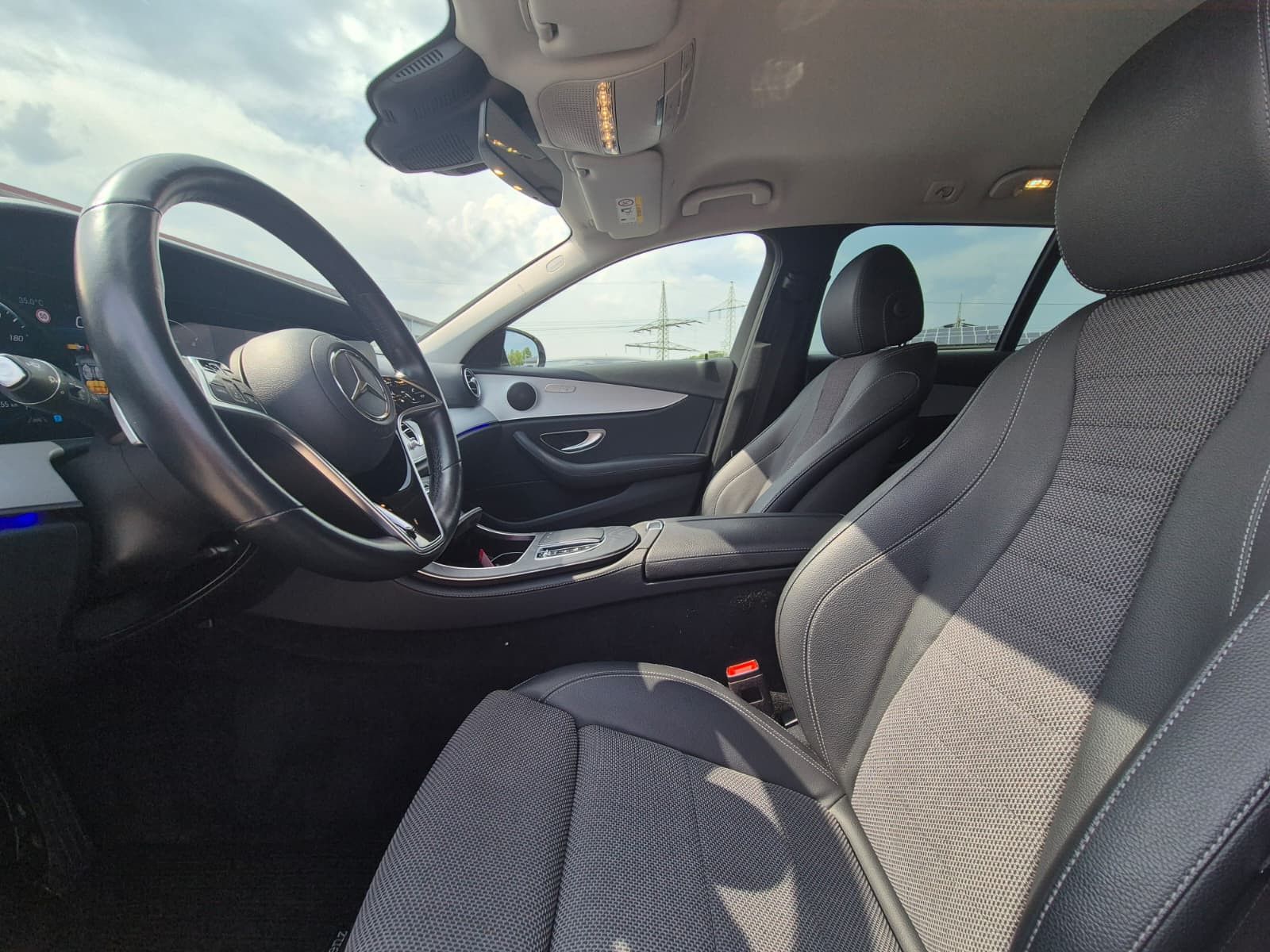 Fahrzeugabbildung Mercedes-Benz E 220 d Avantgarde AHK*DIST*LED*SHZ*Kam*Ambiente
