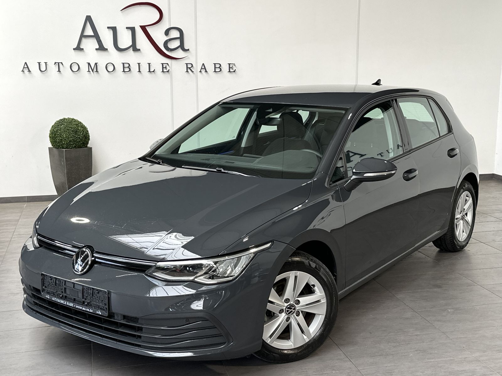 Fahrzeugabbildung Volkswagen Golf 1.5 TSI Life NAV+LED+ACC+CARPLAY+SPURH+EPH