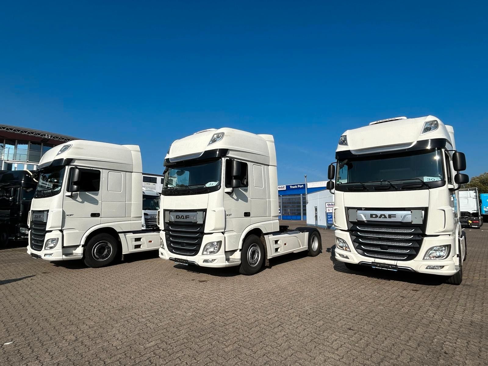 Fahrzeugabbildung DAF 7 Stuck XF 530 FT, Intarder, Klima