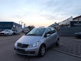Mercedes-Benz A 160 A A 160 - Mercedes-Benz A 160 mit Benzin-Antrieb: Automatik