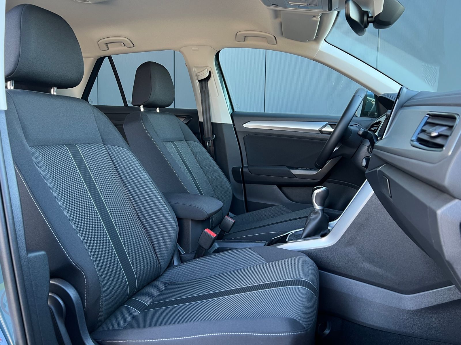 Fahrzeugabbildung Volkswagen T-Roc Life 1.0 TSI *AHK, LED, App-Connect, 16'-L