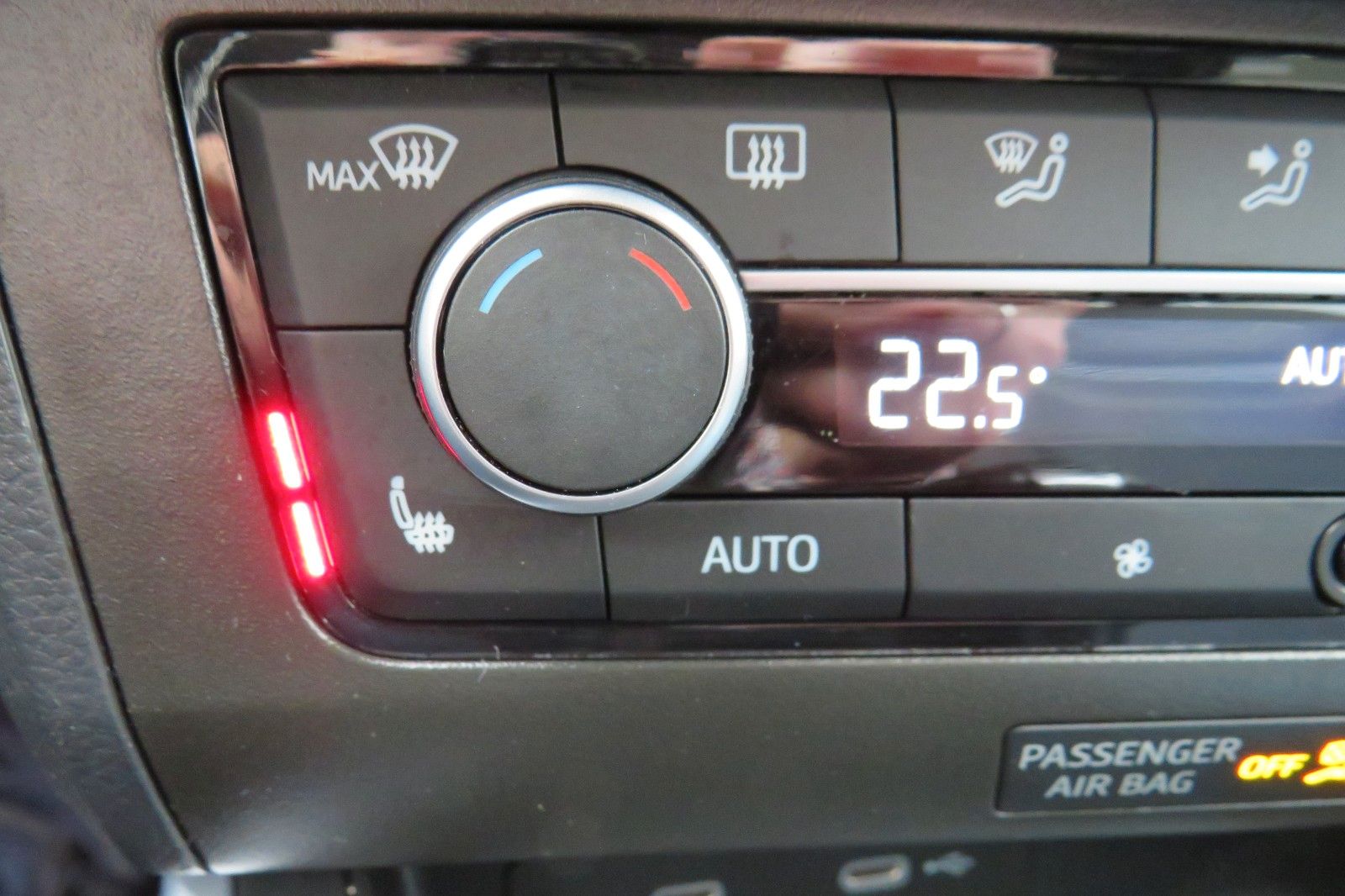 Fahrzeugabbildung SEAT Arona FR DSG NAVI SITZH. KAMERA ACC ASSISTENT-PA