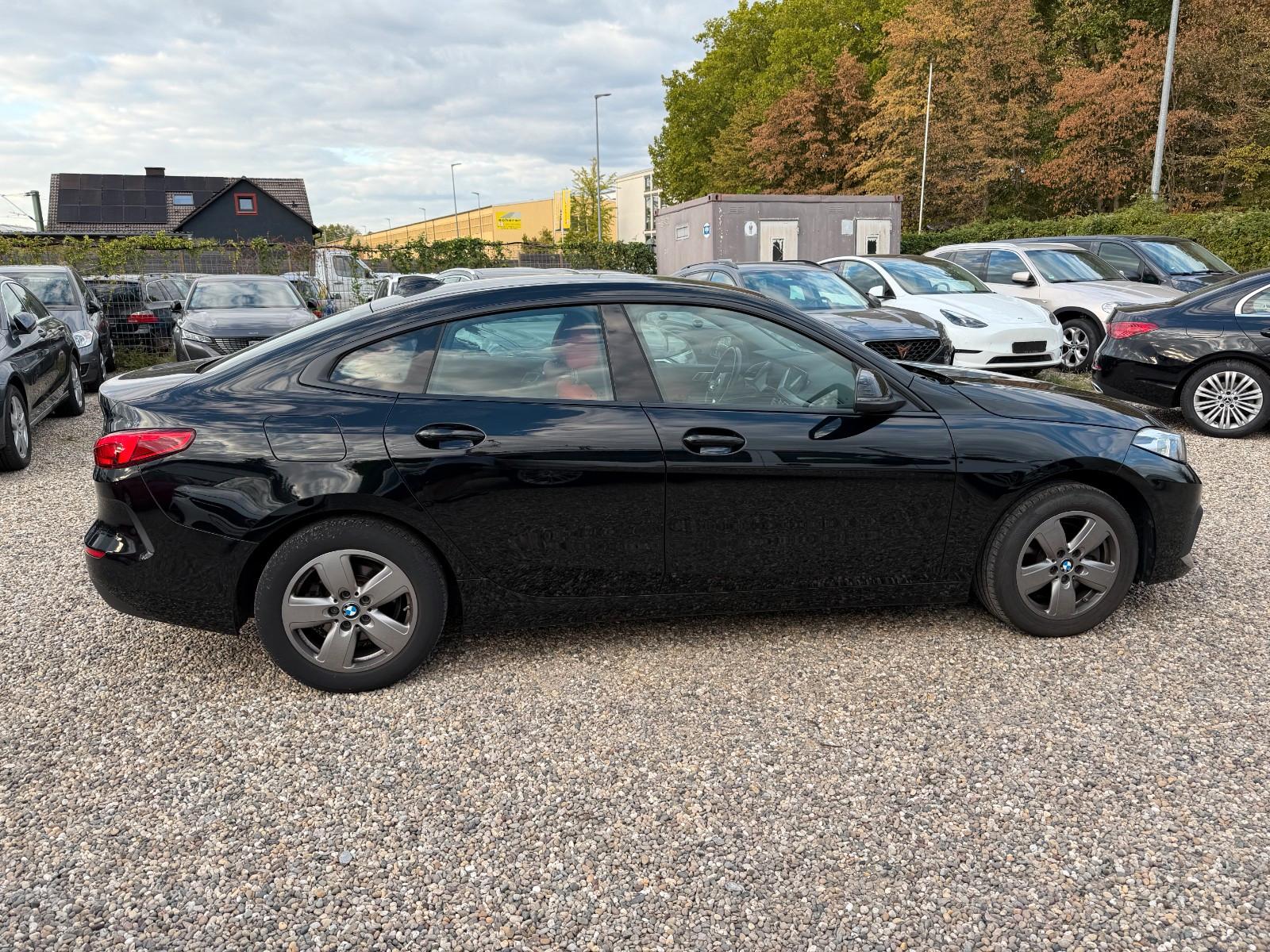 BMW 216 Gran Coupe Advantage+LEDR+LED+AHK+L/SHZ+Live