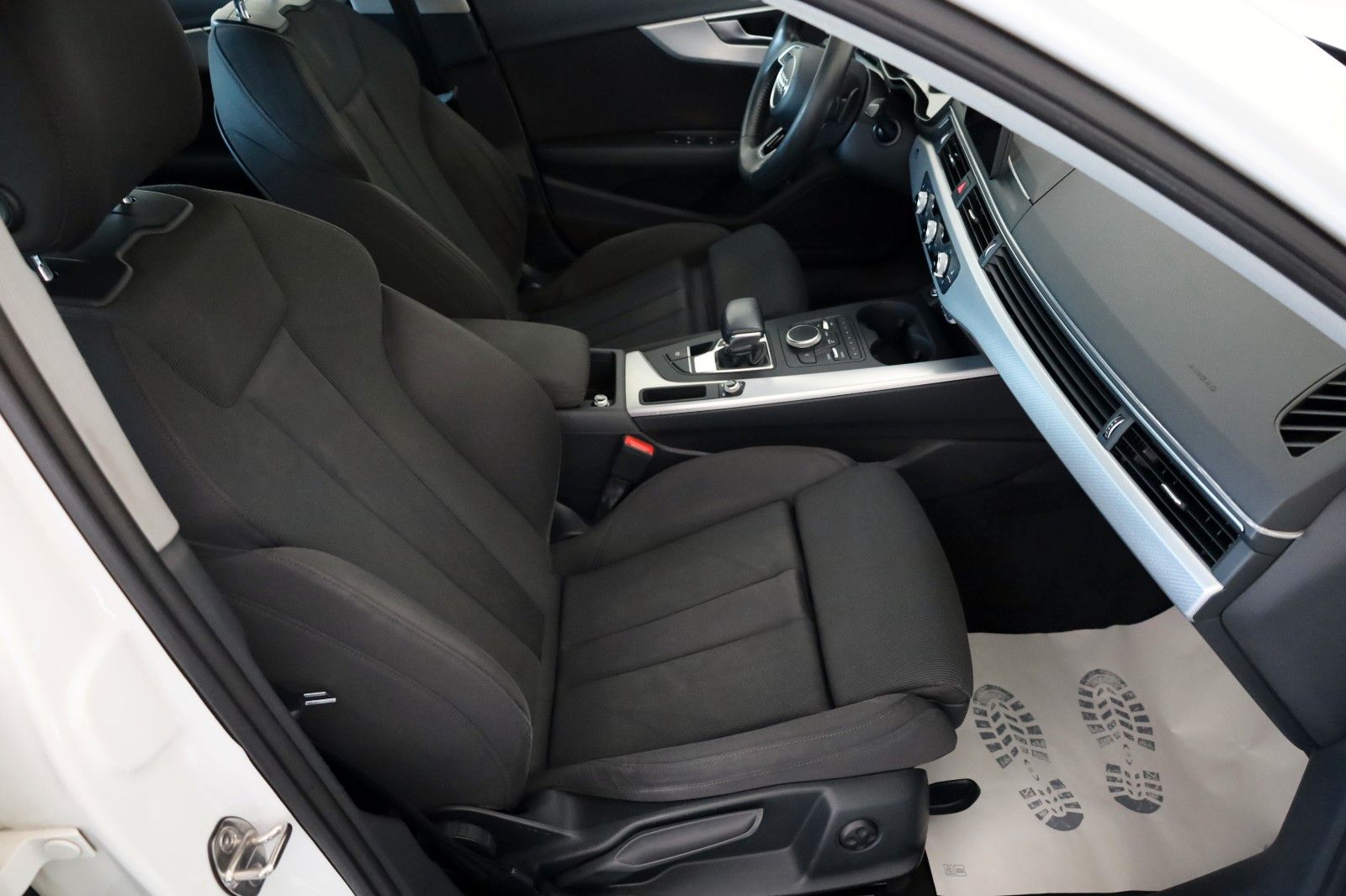 Fahrzeugabbildung Audi A4 Lim. S Line ext. Xenon,SH,PDC,Allwetter