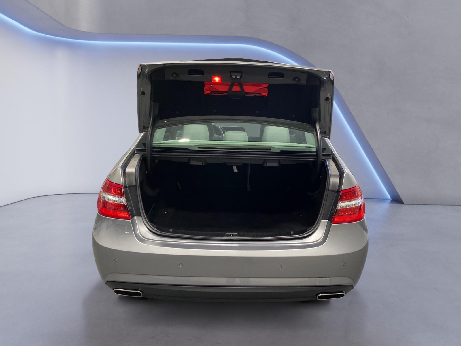 Mercedes-Benz E200 CDI Lim. BlueEfficiency, NAVI, PDC, BIXENON