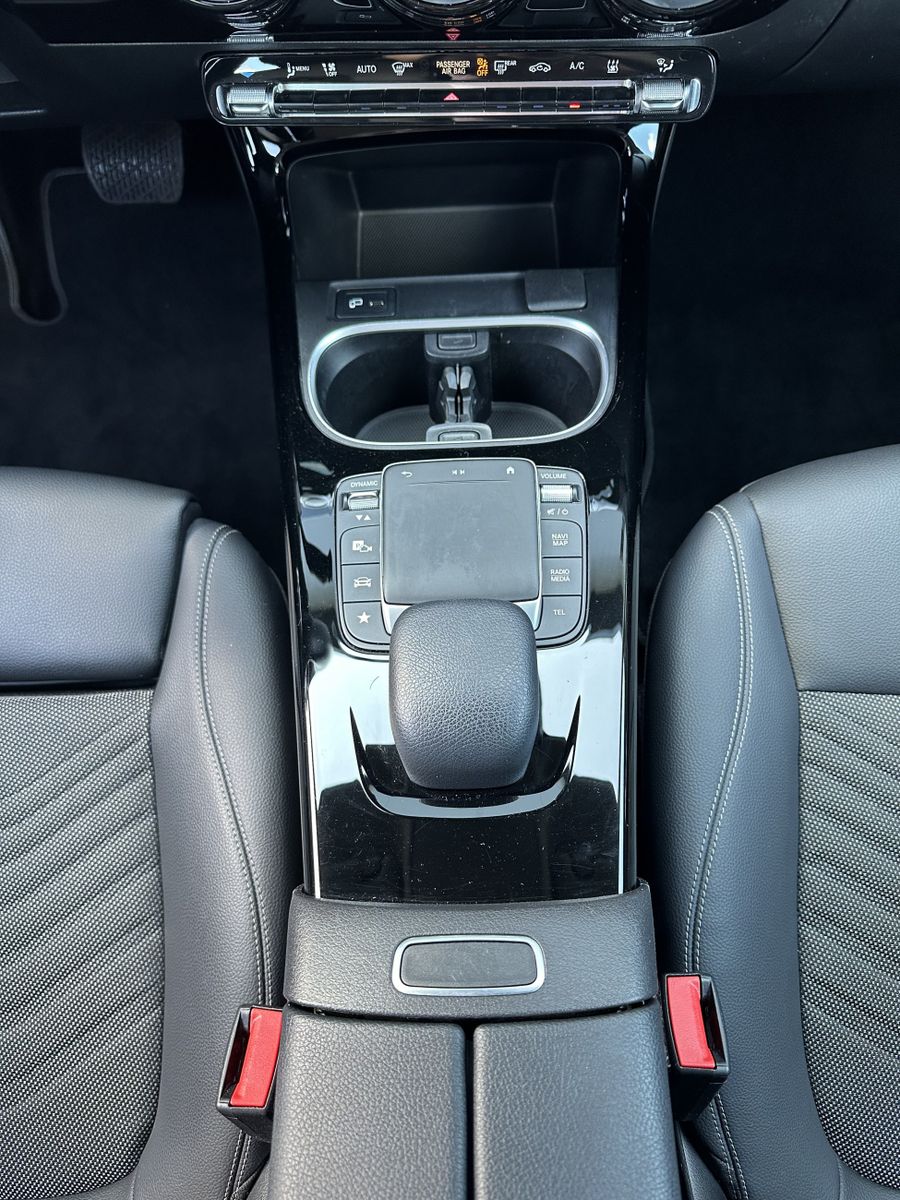 Fahrzeugabbildung Mercedes-Benz A 250e Style NAV+LED+WIDESCREEN+CARPLAY+DISTRONI
