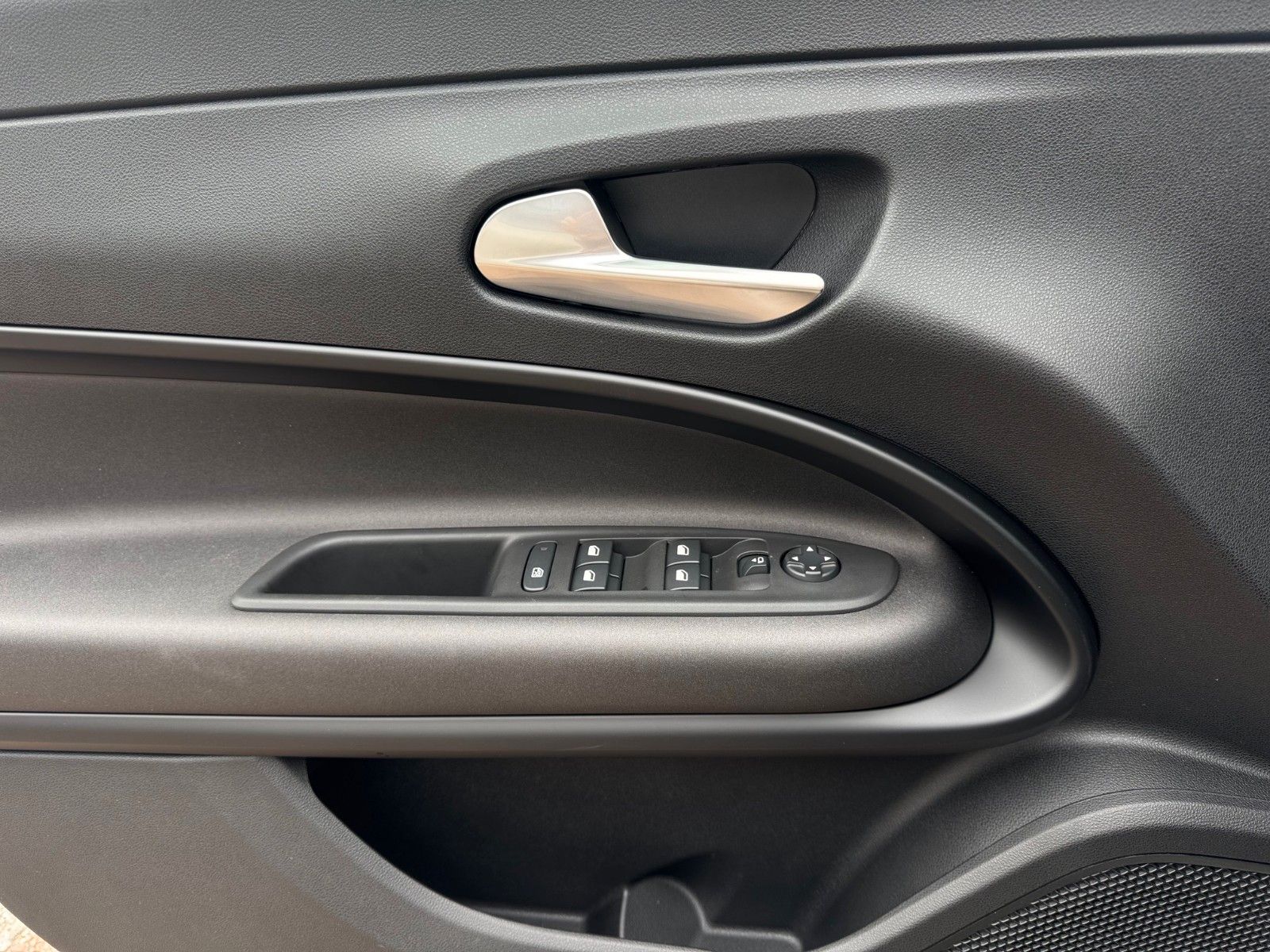 Fahrzeugabbildung Alfa Romeo Junior Ibrida Benzin Speciale 145PS Navi Kamera