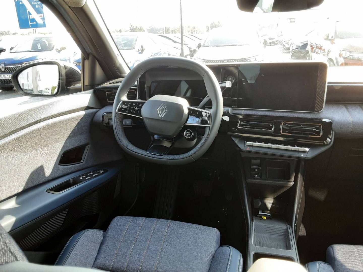 Fahrzeugabbildung Renault 4 E-Tech elektrisch Techno 150 Comfort Range