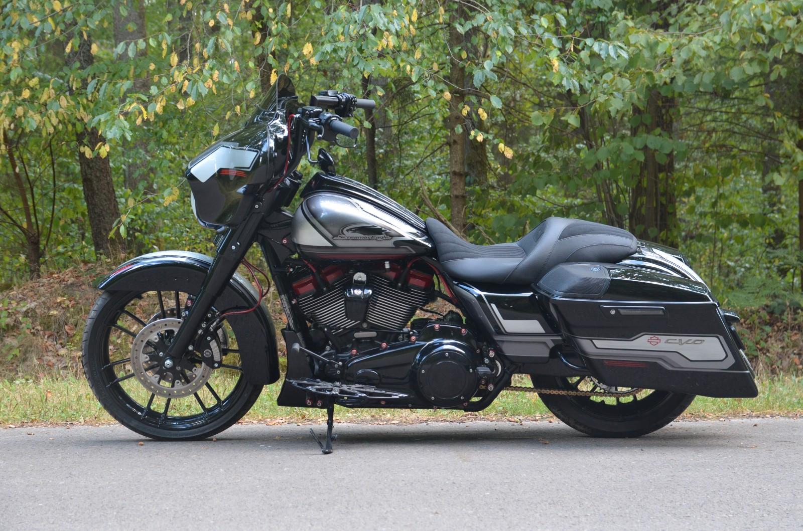 Harley-Davidson FLHXSE CVO Street Glide Special CVO 2019 128"