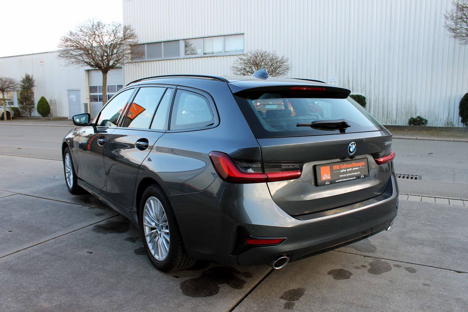 Fahrzeugabbildung BMW 320e Touring Sport-Line LED PANO ACC SHZ CarPlay