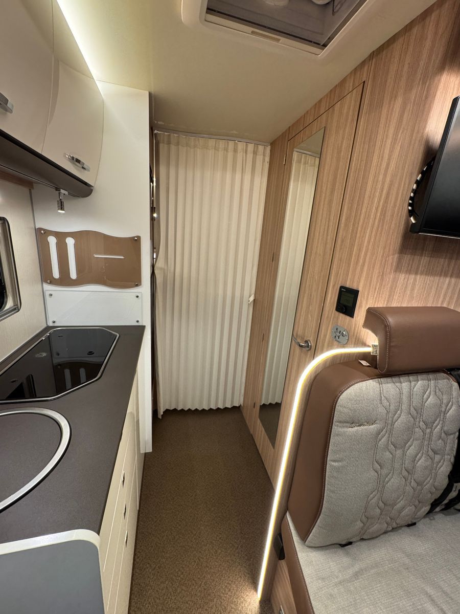 Fahrzeugabbildung Bürstner LIMITED T 690 G FIAT 9G-AUTOMATK HUBBETT SAT TV