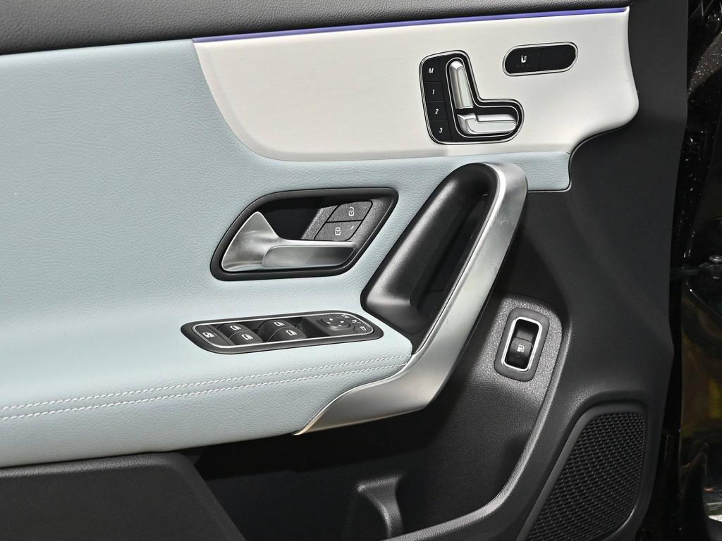 Mercedes-Benz A 250 e AMG Sport Advanced+ HUD LED 360° NAVI BT