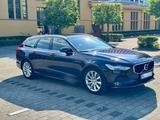 Volvo V90 D4 Momentum Pro Geartronic  - blaue Volvo V90