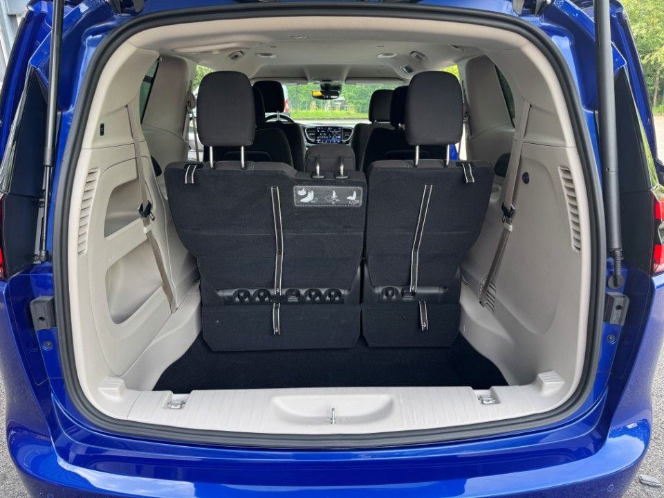 Fahrzeugabbildung Chrysler Pacifica 3.6 LX touring Allrad PDC ACC UFF