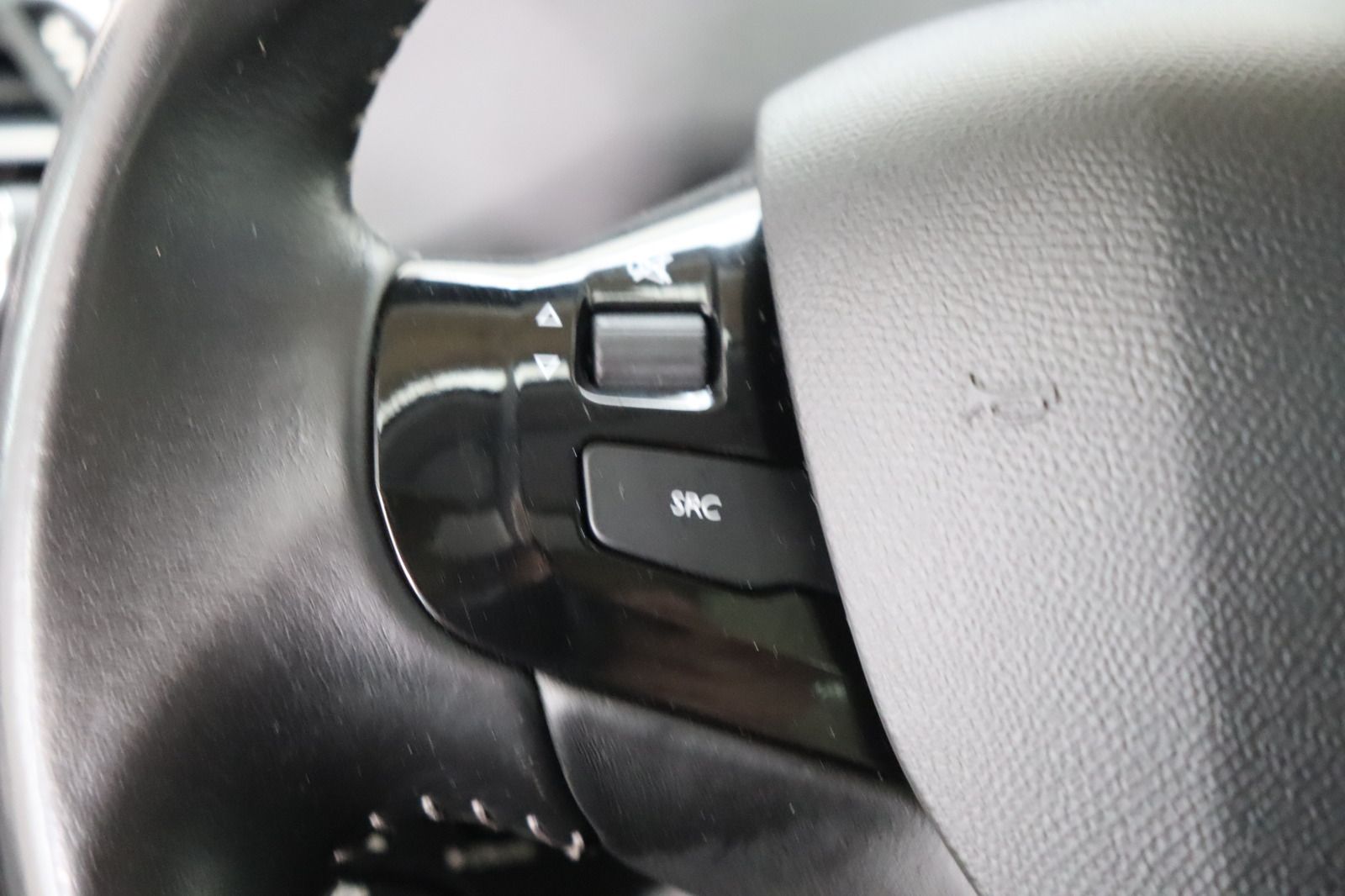 Fahrzeugabbildung Peugeot 308 Active * LED * Navi * Massage