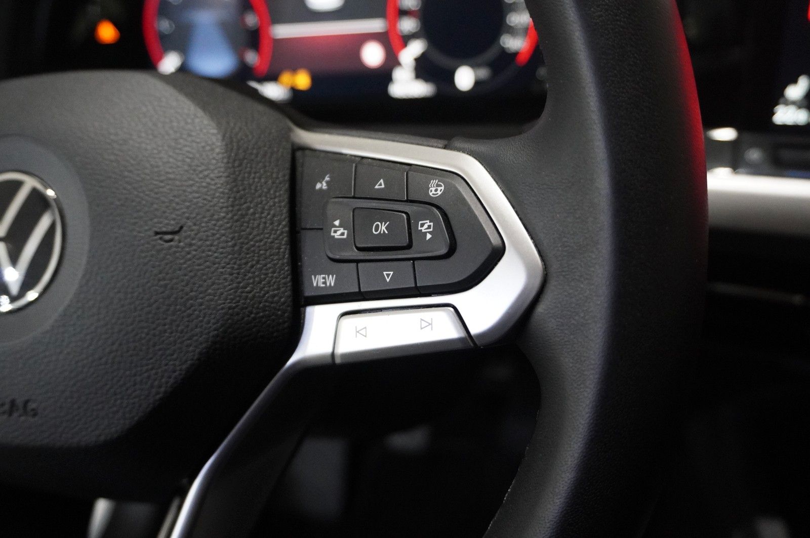 Fahrzeugabbildung Volkswagen Golf VIII Lim. 2.0 TDI LIFE NAVI/LED/VIRT./DAB+