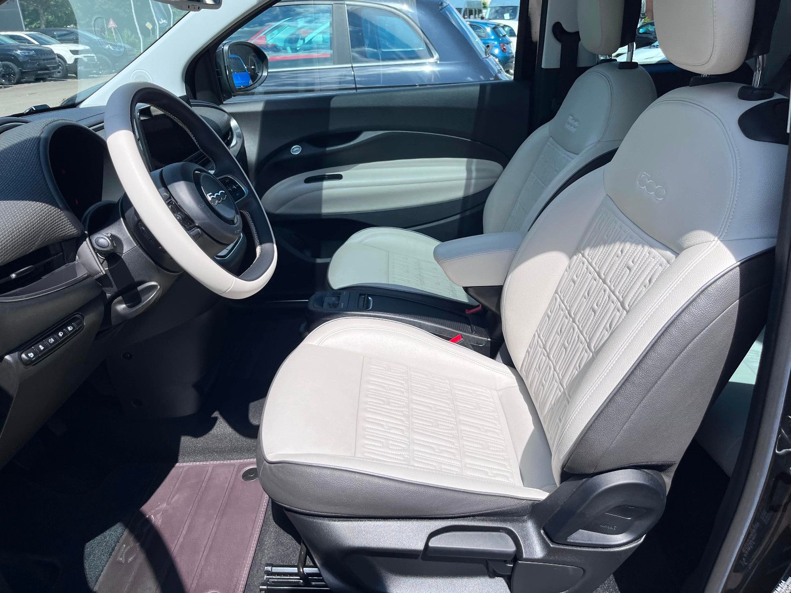 Fahrzeugabbildung Fiat 500E La Prima