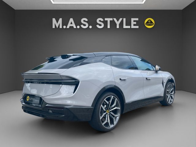 Fahrzeugabbildung Lotus Eletre R KEF Voll Carbon Gold innen
