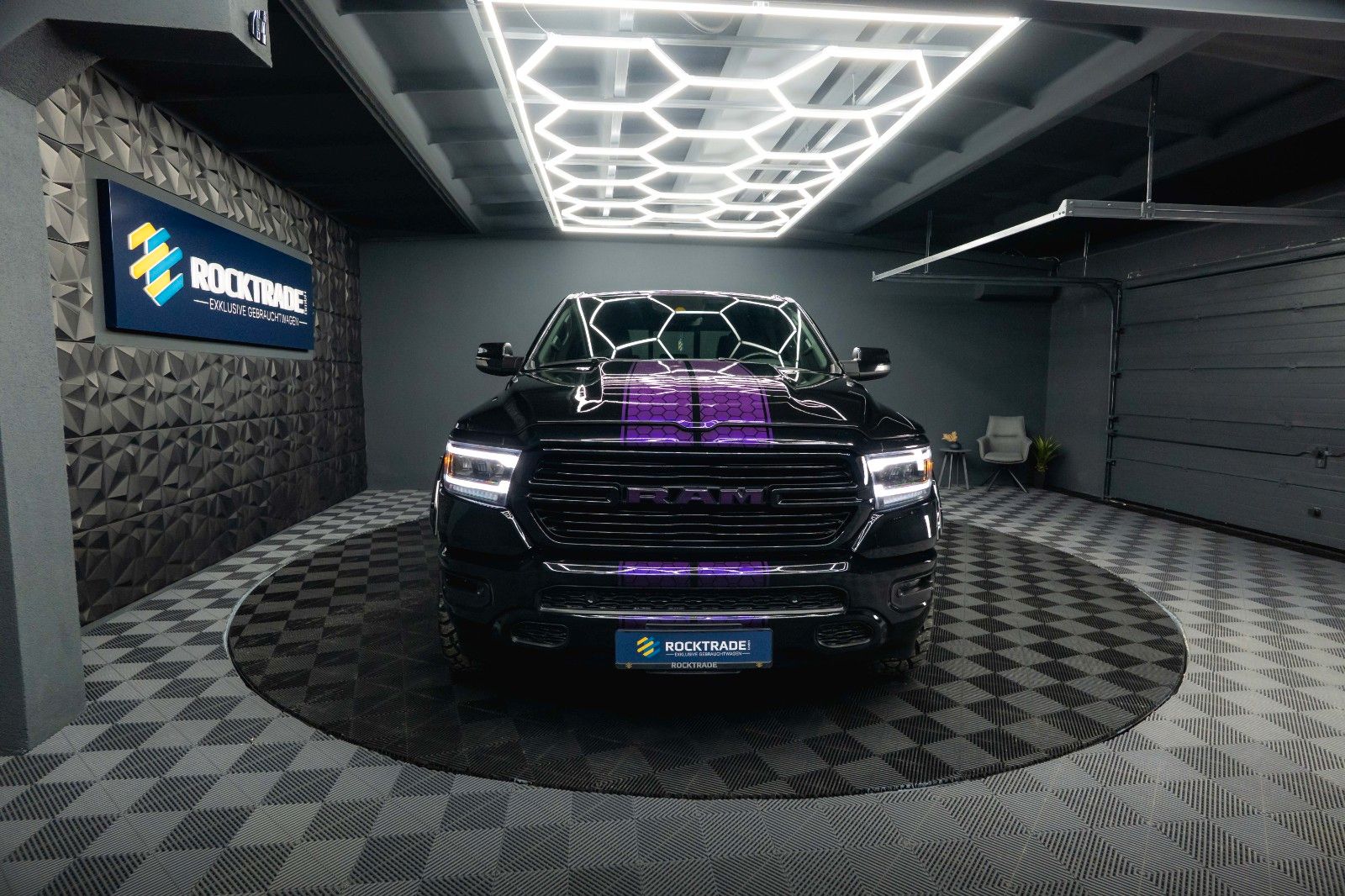 Fahrzeugabbildung Dodge RAM 5.7 V8 HEMI 4x4 OFFROAD Night-Paket *LED*19%