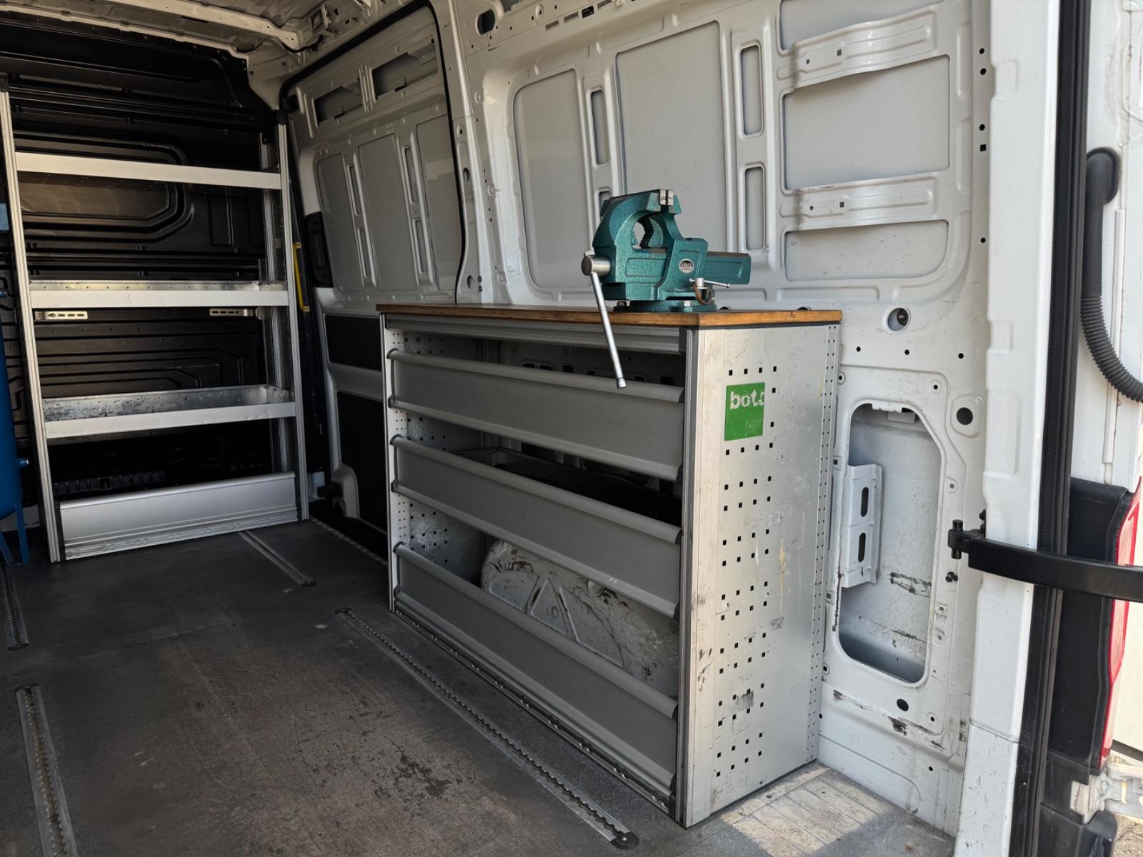 Volkswagen Crafter Kasten 35 mittellang Hoch REGAL KOMPRESS, миниатюра 11