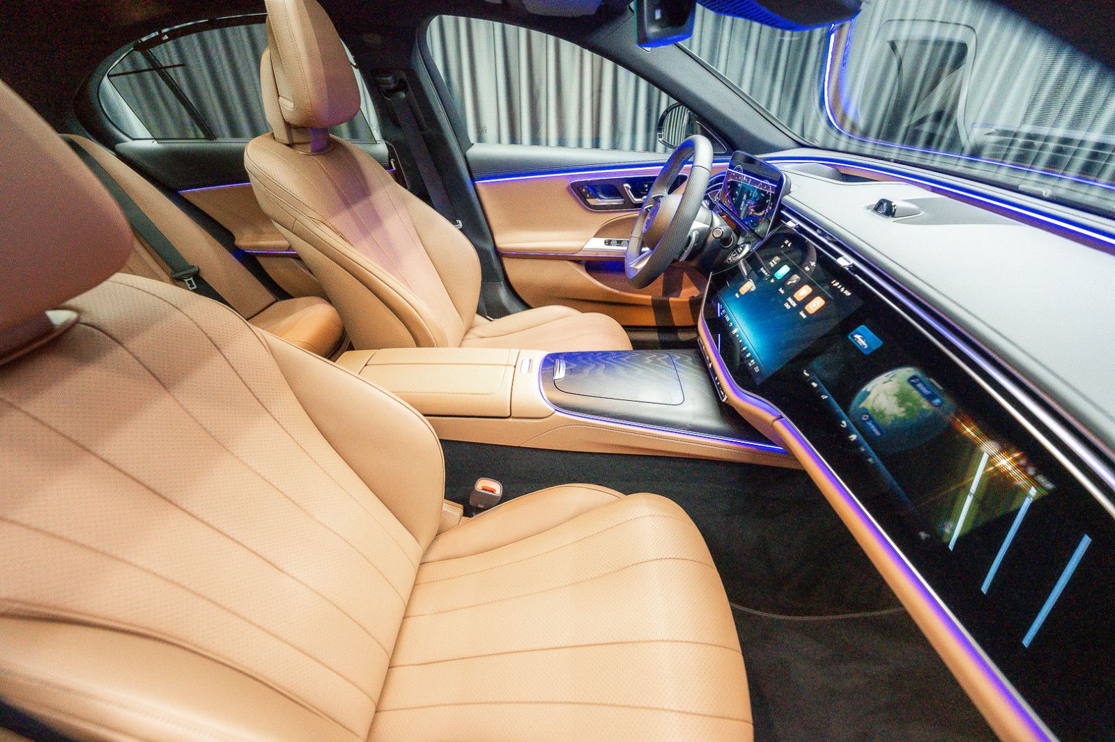 Fahrzeugabbildung Mercedes-Benz E 200 AMG MY25*Premium Plus*Superscreen*Keyless*