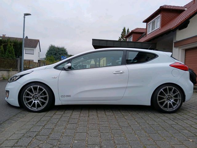 Kia KIA CEED 1.6  / TÜV 10.25