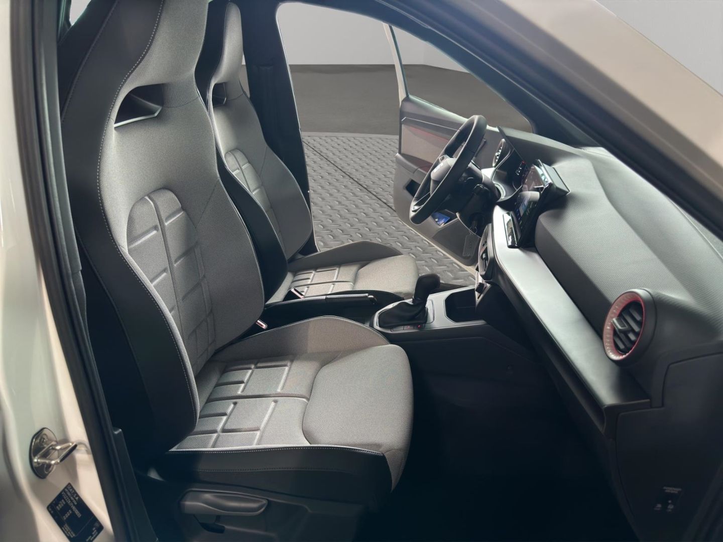 Fahrzeugabbildung SEAT Arona 1.0 TSI 85 kW FR Navi Digitales Cockpit LE