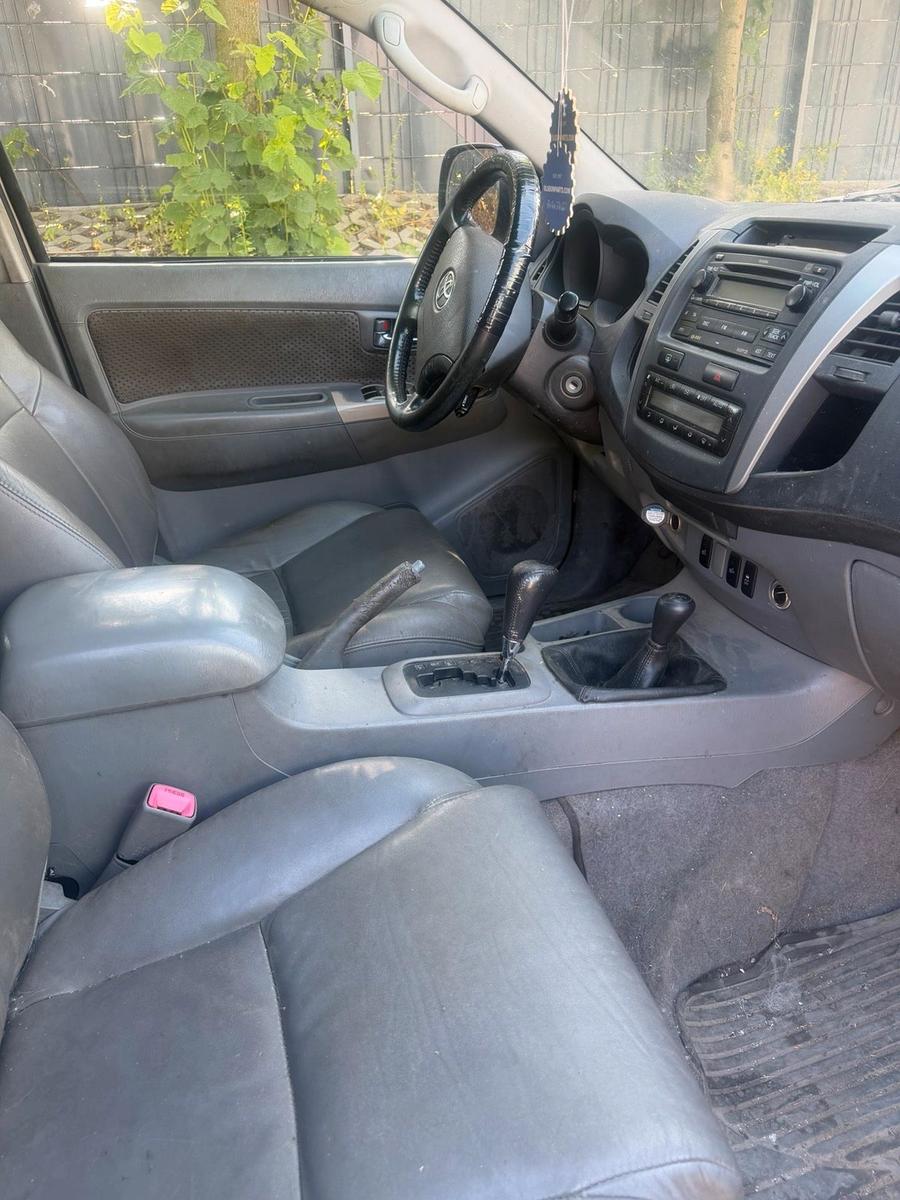 Toyota Hilux 2011 — photo 10
