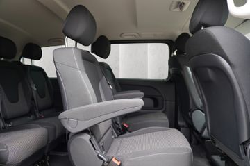 Mercedes V 220 - 9