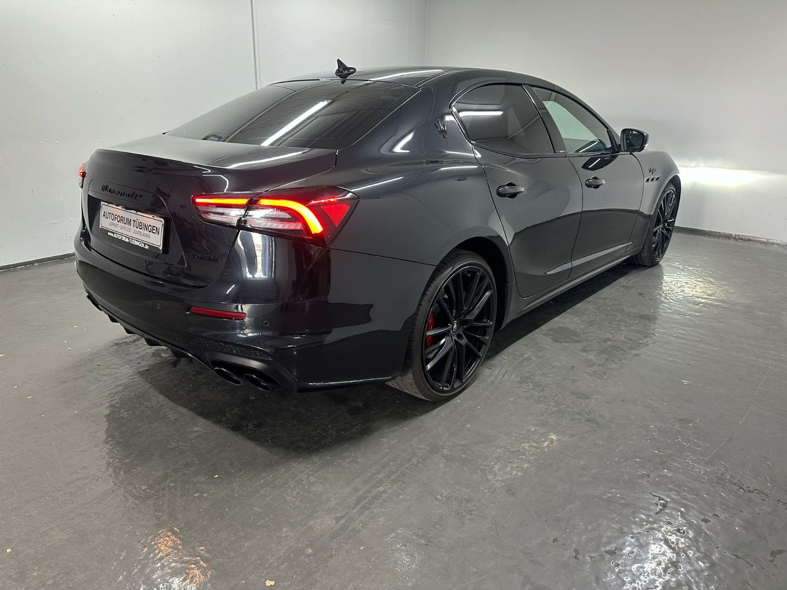 Fahrzeugabbildung Maserati Ghibli TROFEO V8   - SOFT CLOSE*NAVI*TEMPO*DAB*