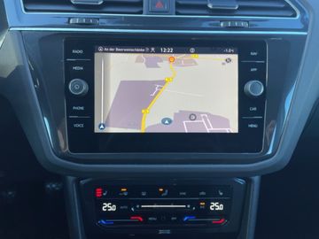 Volkswagen Tiguan 1.5 TSI Life NAVI ACC PDC SHZ LED ALU
