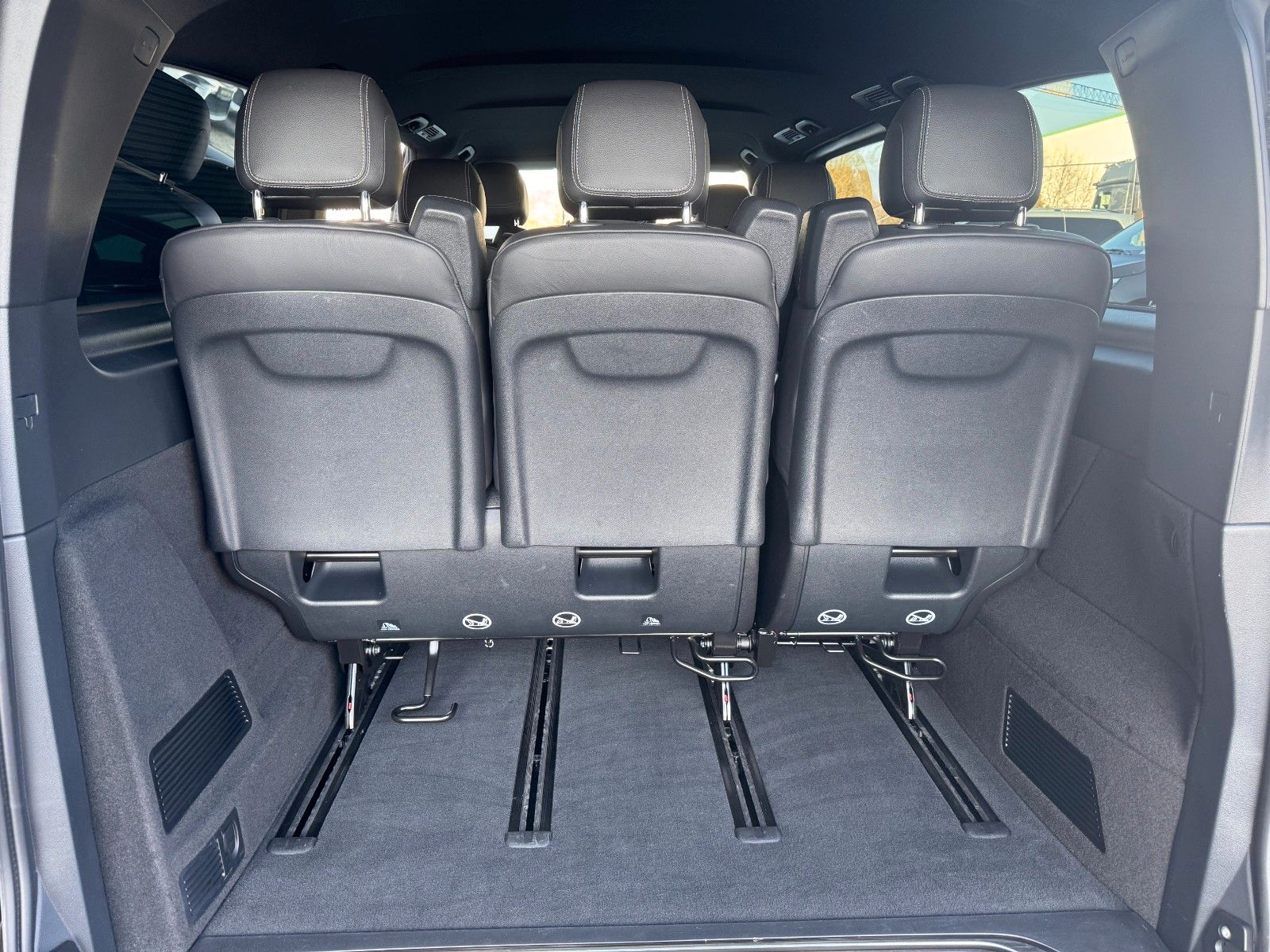 Fahrzeugabbildung Mercedes-Benz V 300 d AVA Extral Standheiz DISTRONIC