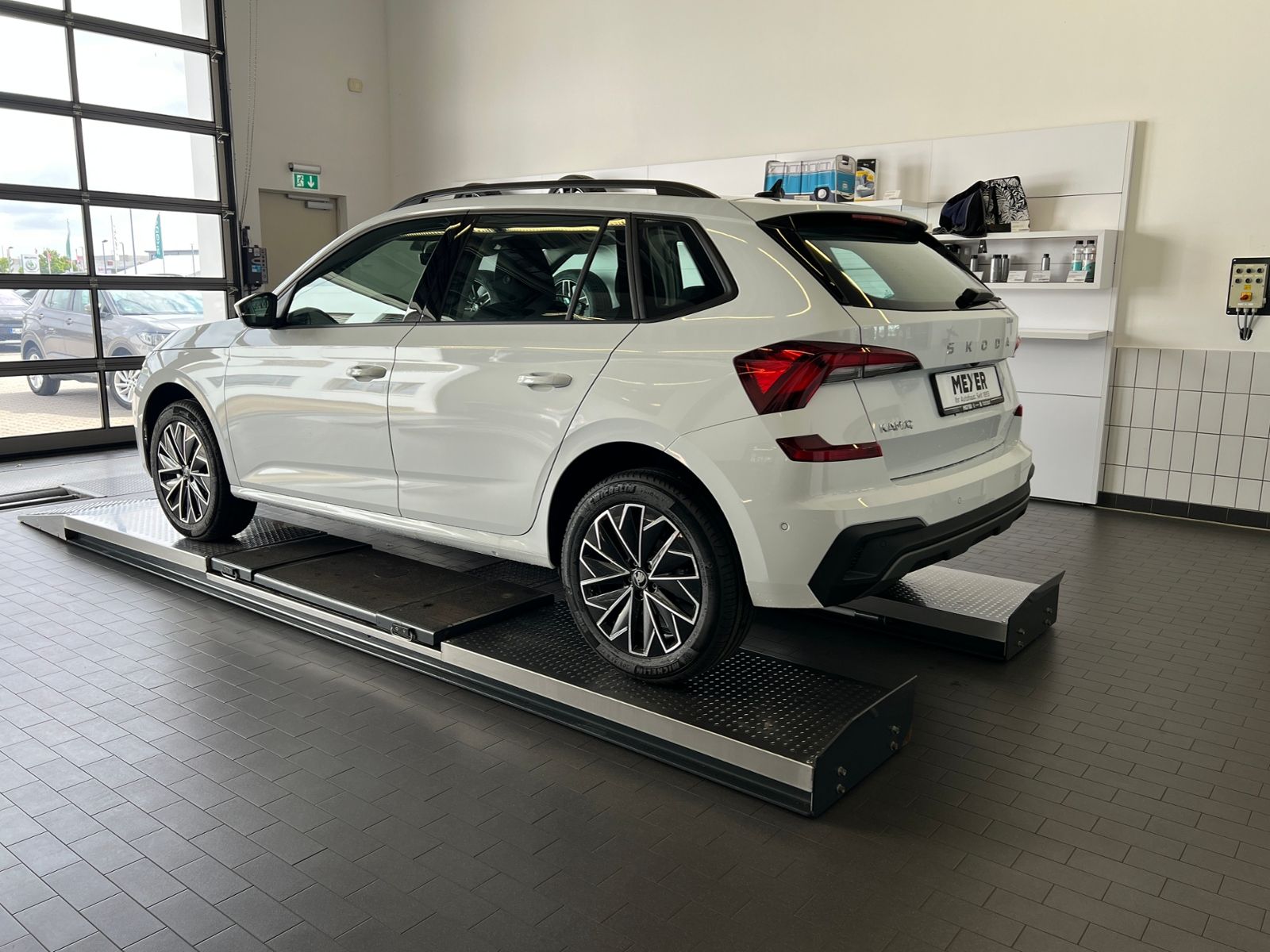 Fahrzeugabbildung SKODA Kamiq Tour 1.5 TSI DSG *Matrix-LED, Frontscheibe