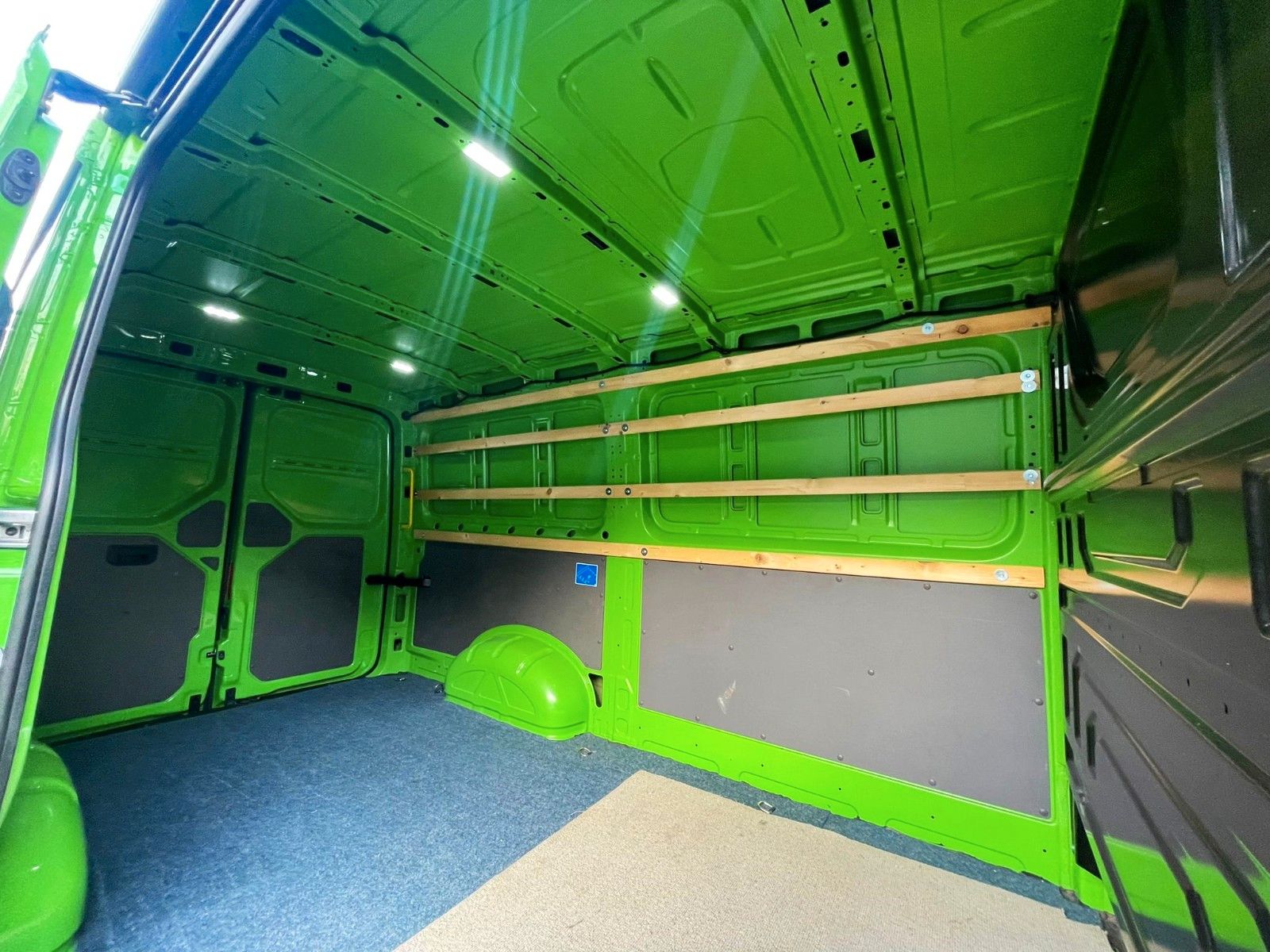 Fahrzeugabbildung Volkswagen Crafter 35 TDI L2 AUTOMATIK CAM SCHWINGSITZ EUR6