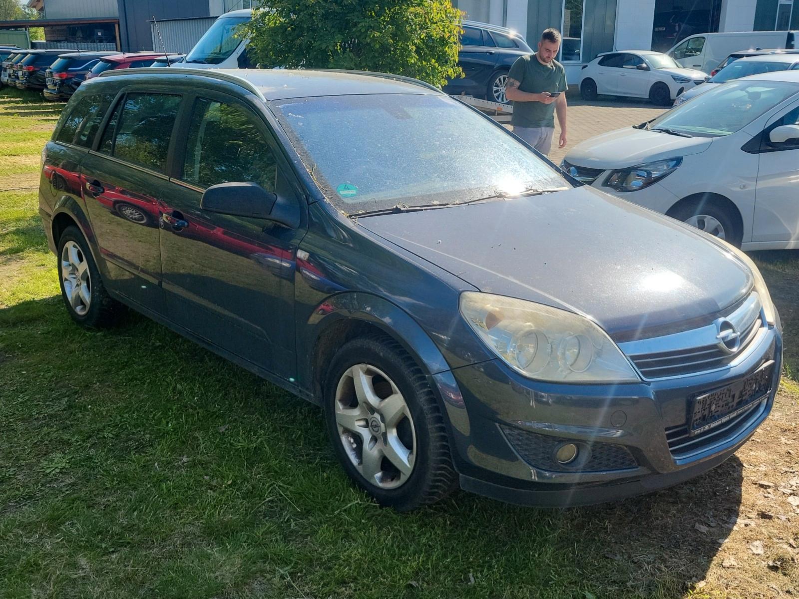 Opel Astra 2008 — interior